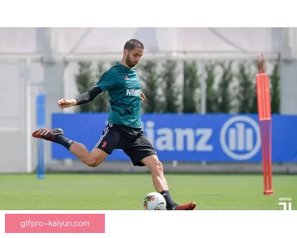 本坦库尔世界杯表现值得关注，助力球队争夺更高荣誉